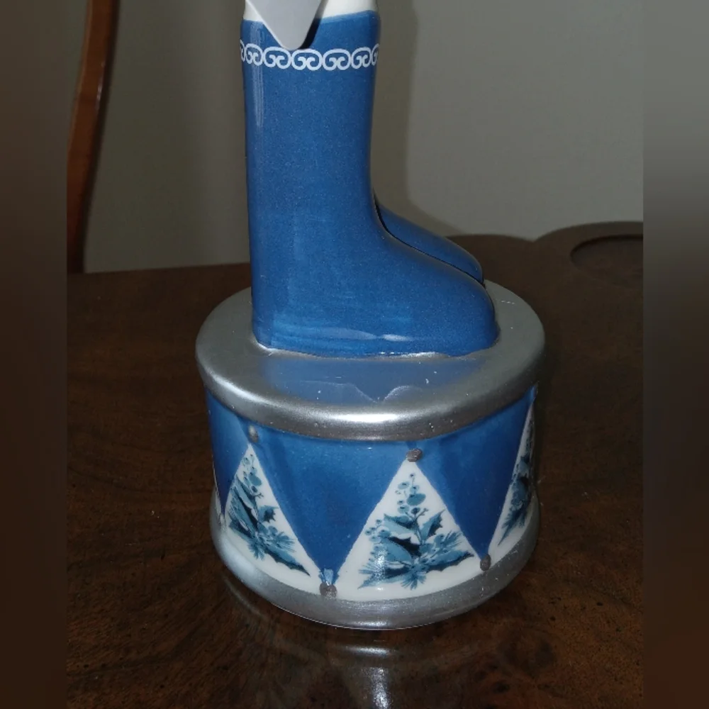 Merry and Bright Collection Chinoiserie Ceramic Large Nutcracker - Picture 8 of 13